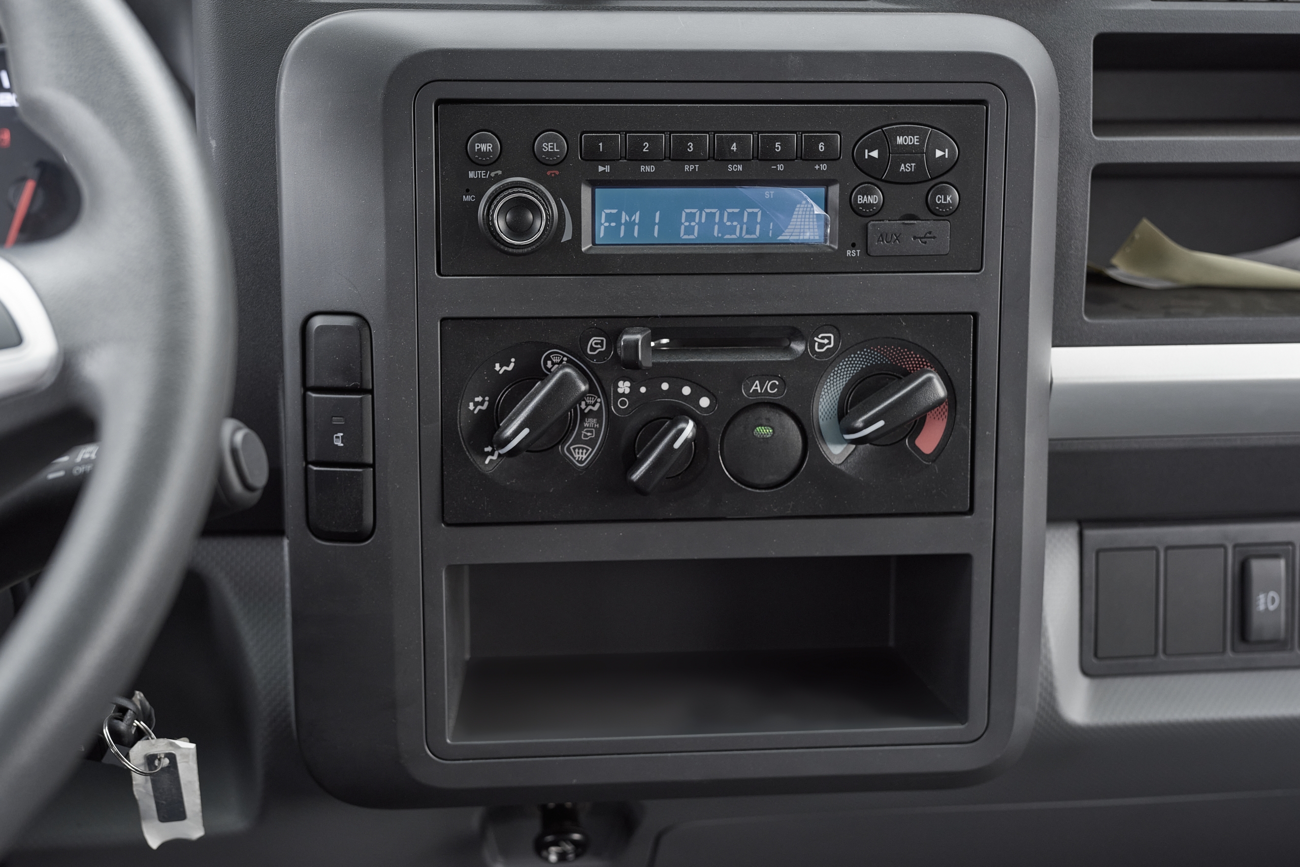 Radio giải trí, điều hòa, quạt gió