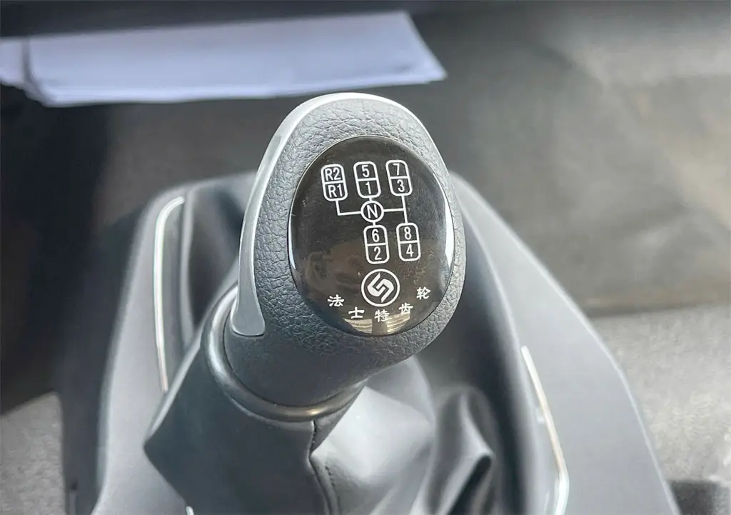 Hộp số 2 tầng (8 tiến - 2 lùi)