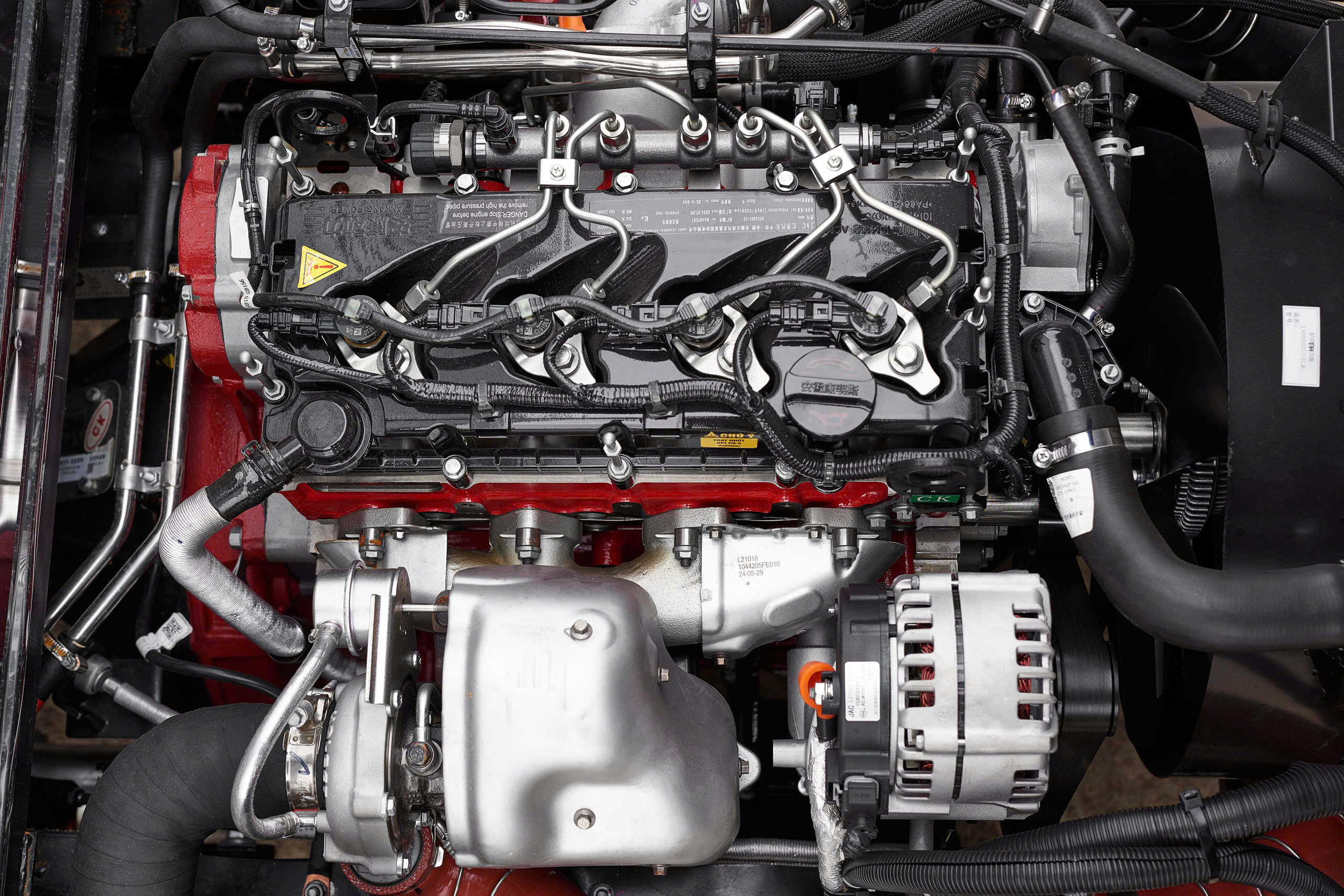 Động cơ Cummins 2.8L